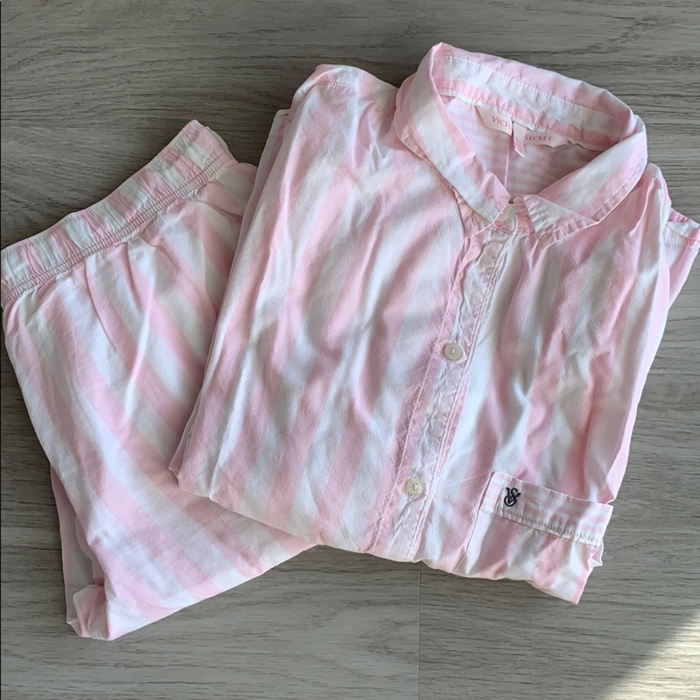 Voctoria’s Secret Pajama Set